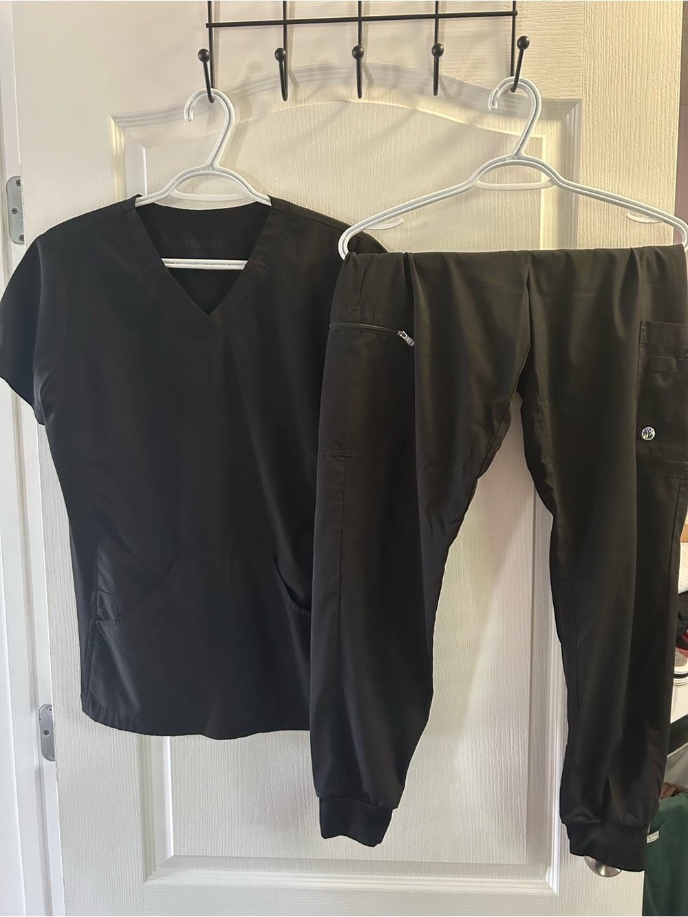 Women’s Scrub Sets - Picture 3 of 7